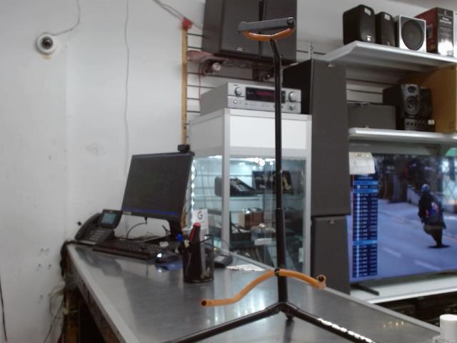 Stand pour guitar