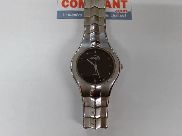 Montre argent fond noir