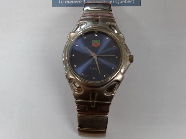 Montre vintage pour femme fond bleu