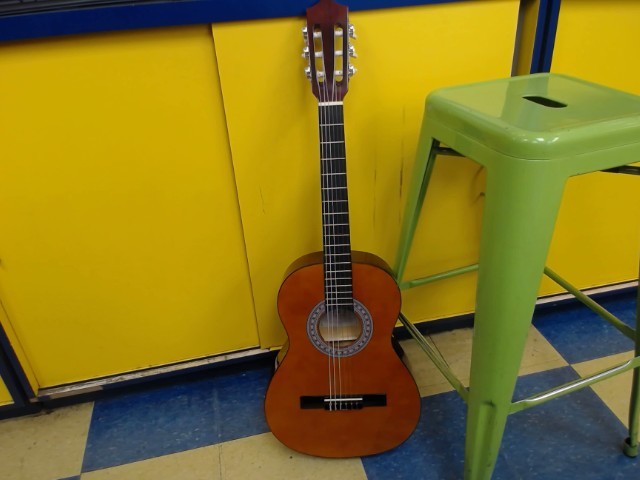 Guitare classic neuf avec sac mou noir**