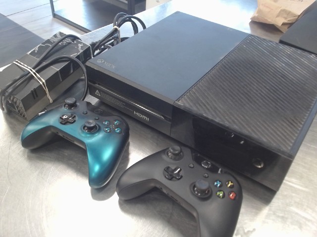 Xbox one fat + 2 man + fils