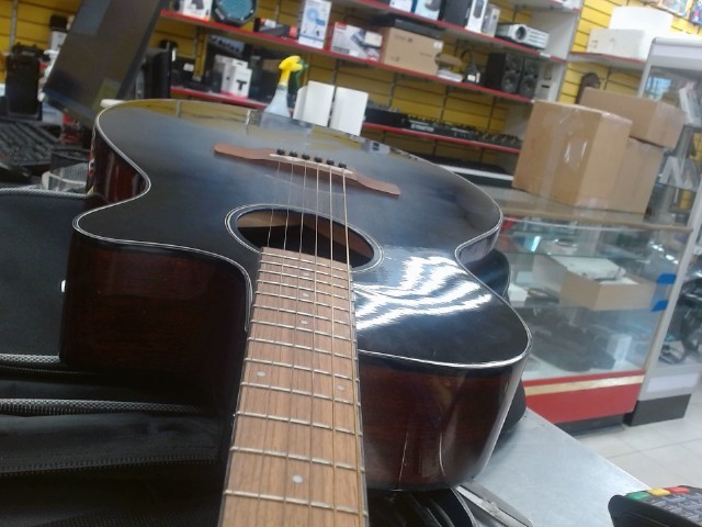 Guitare electro-acoustique