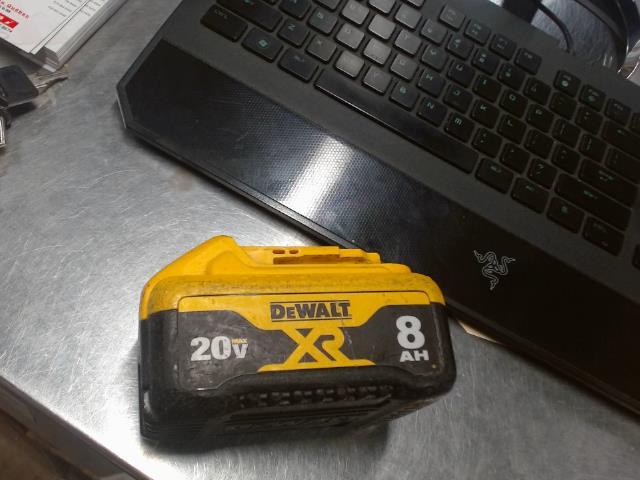 Battery dewalt xr 20v 8.0ah used