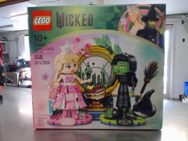 Lego wicked elphaba & glinda figures
