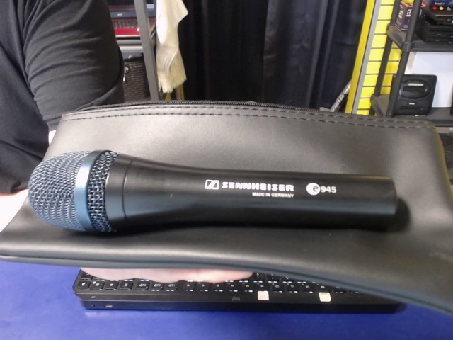 Micro comme neuf case shure