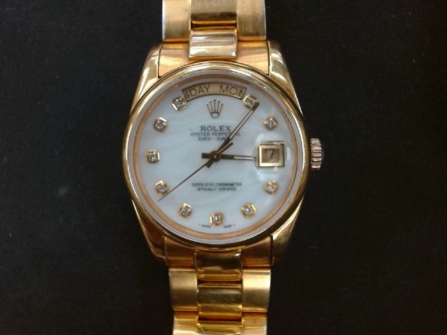 Replique day-date gold white dial