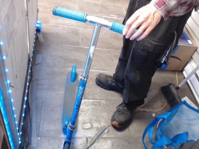 Trottinette bleu street runner