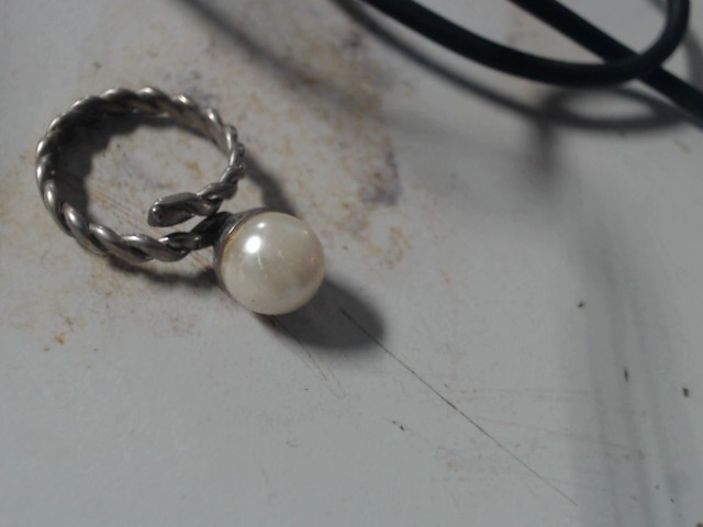 Bague avec boule