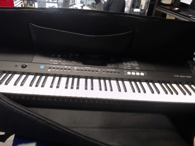 Synthetiseur + adapteur + housse+pied
