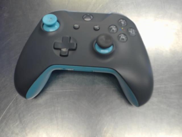 Manette xbox one gris -1 caouchout
