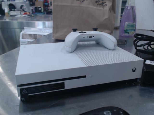 Xbox one s avec manette et fils