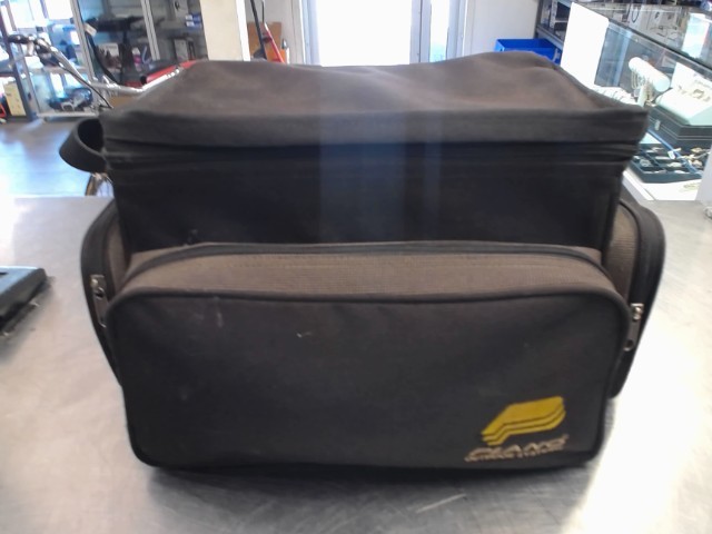 Stock de peche dans etuit noire