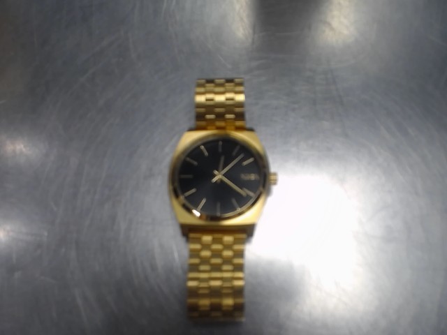 Montre homme nixon couleur gold