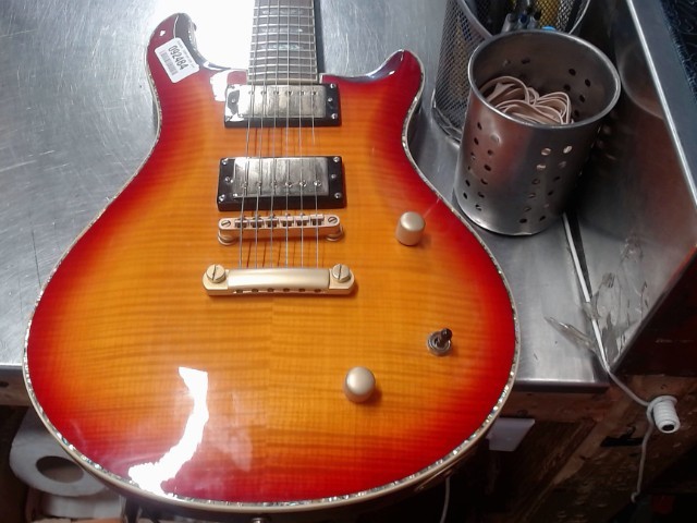 Guitare lectrique rouge prange