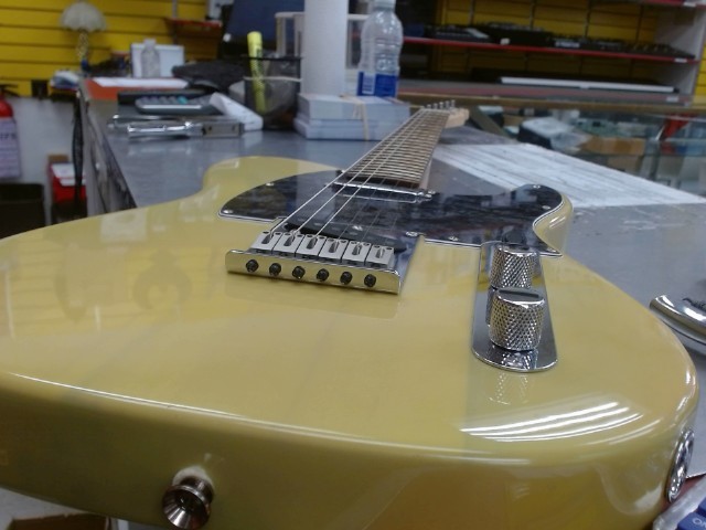 Guitare indonesie