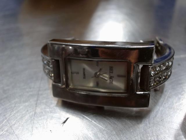 Montre avec pierre