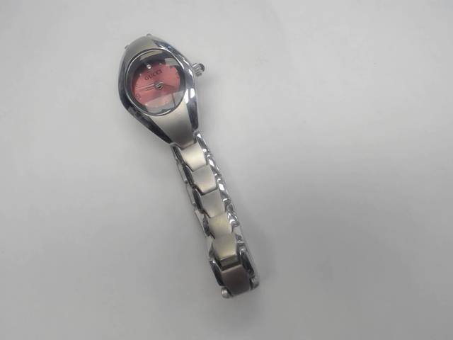 Montre gucci pour femme fond violet