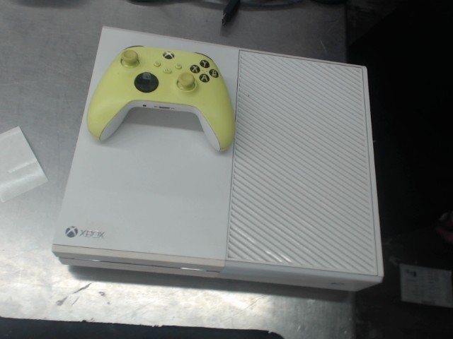 Xbox one 1 gen avec manette et fil