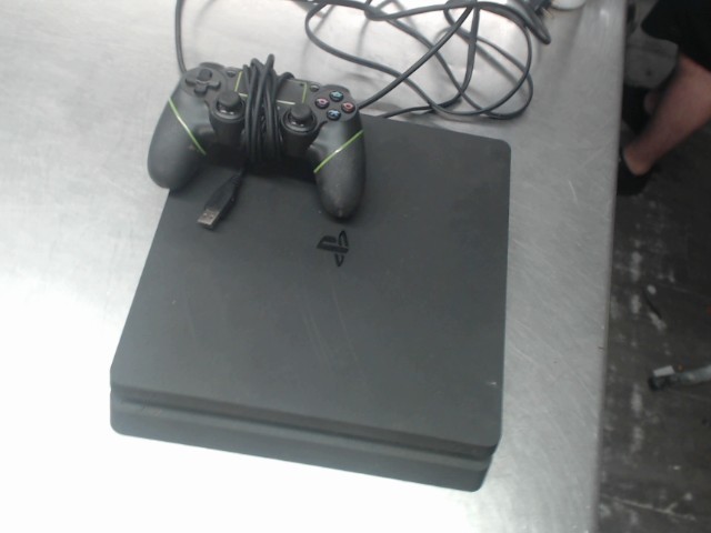 Ps4 slim avec manette