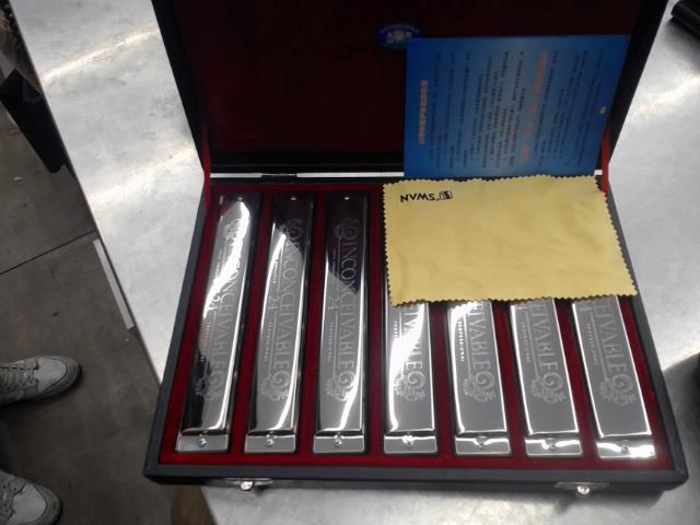 Lot de 7 harmonica in box