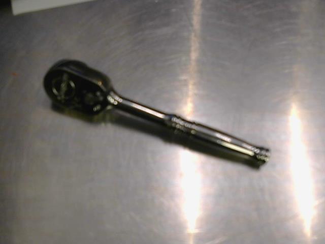 Compact heaad ratchet 3/8