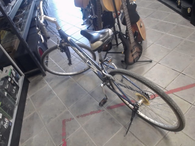Velo hybride pedalier scrap roue fausse