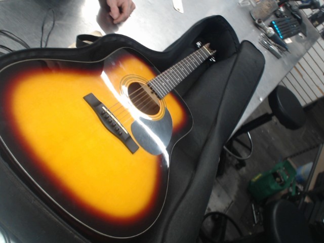 Guitare acoustic+case