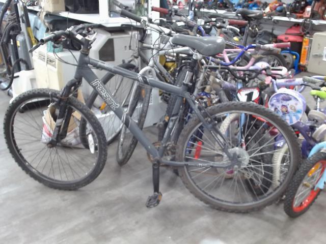 Velo de montagne gris ususp av