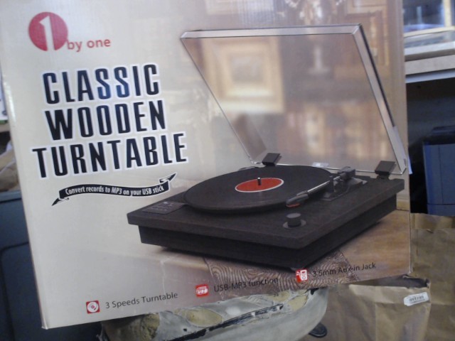 Clasic wodden turntable