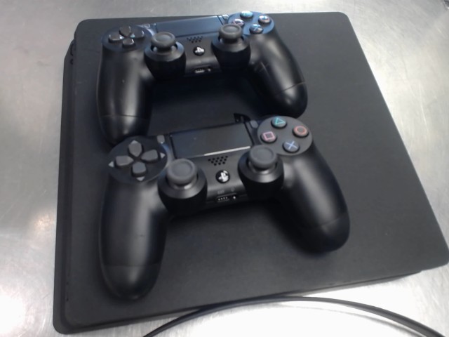 Ps4 slim avec 2 man