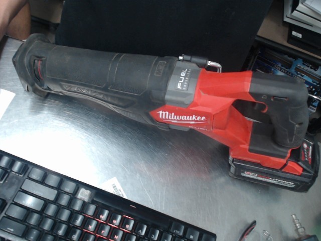 Sawzall milwaukee avec batterie 6ah