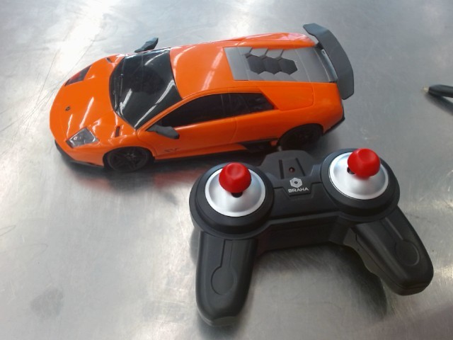 Lamborhini teleguide avec la manette