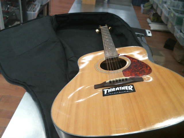 Guitars acoustique