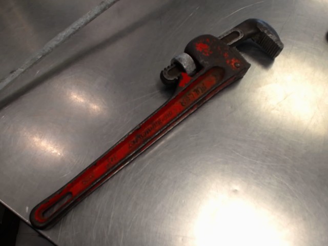 Pipe wrench
