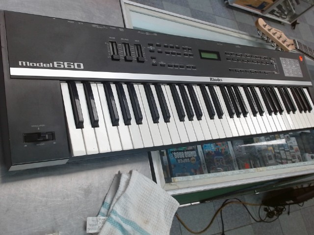 Piano electronique rhodes