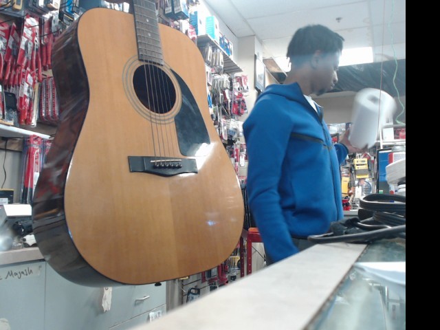 Guit acoustique avec case