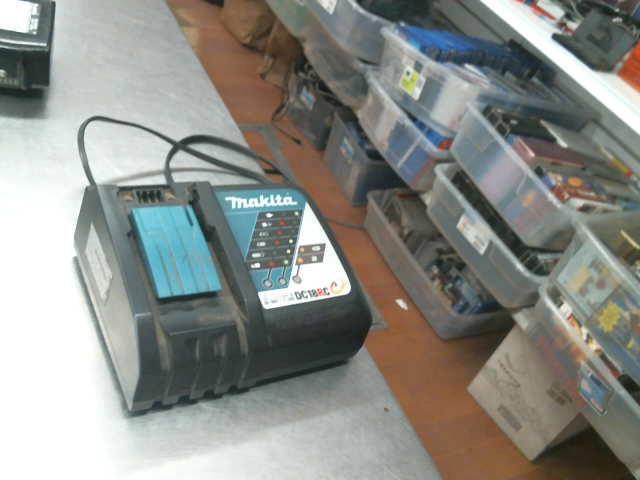 Chargeur makita