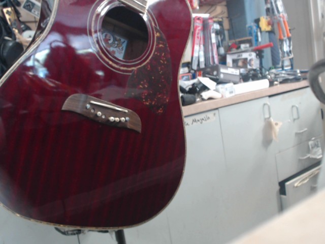 Guiar acoustic rouge