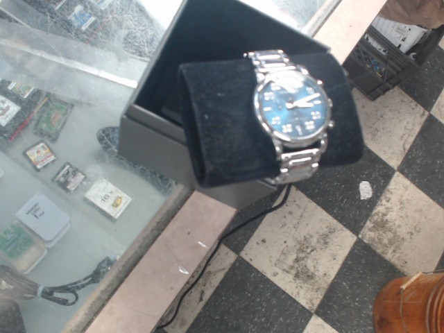 Montre stainless fond bleu