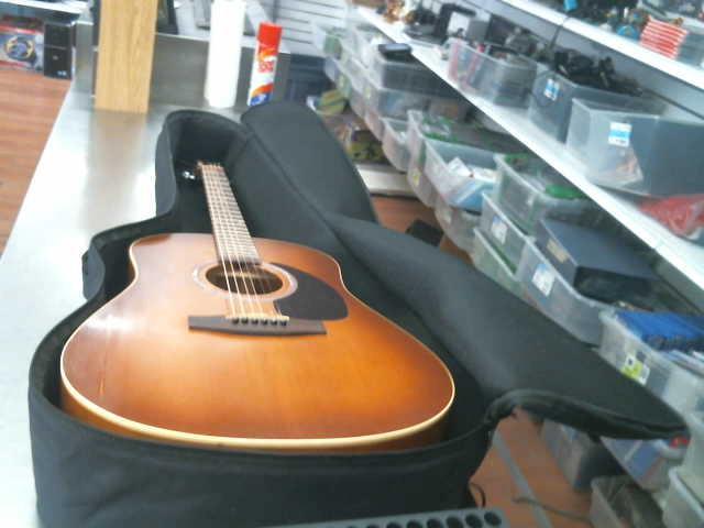 Guitare acoustique avec etui