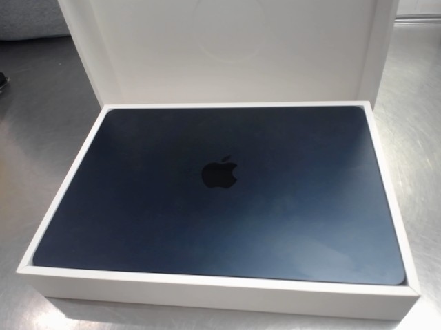 Macbook air 13 2024 m3 / 8gbram / 256ssd