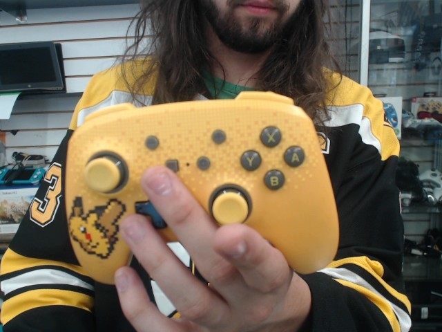 Manette de switch pikachu