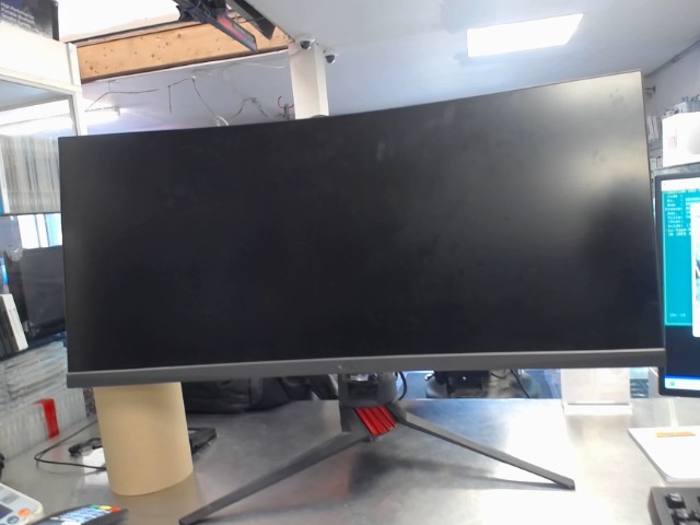 cran gaming asus 35'' 100hz avec fil