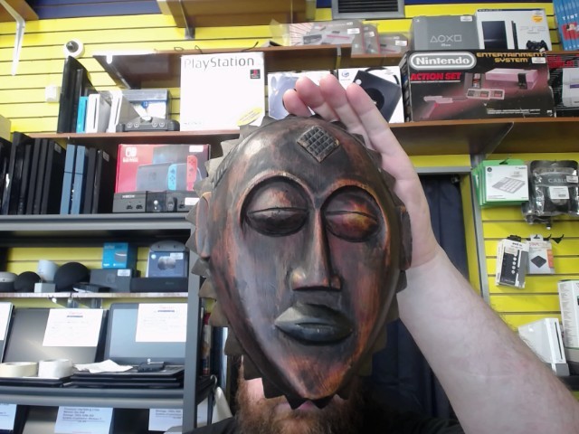 Masque africain rouge