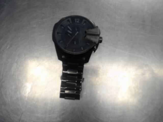 Montre diesel brave noir avec fond noir
