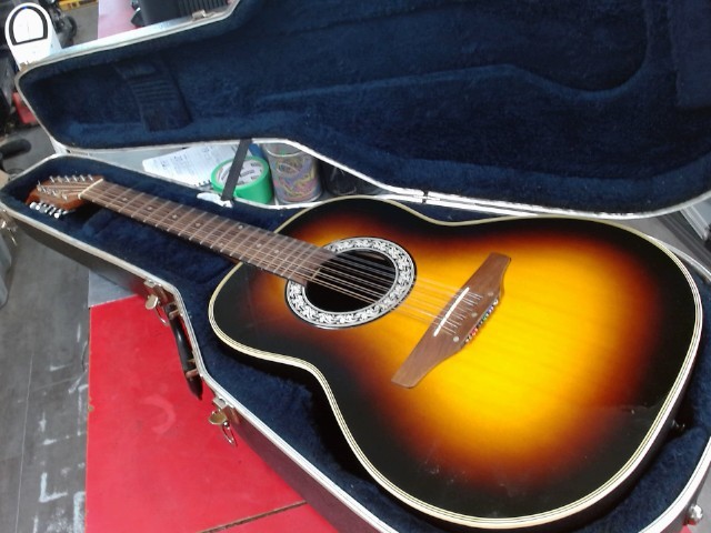 Guitare acoustique + case dur