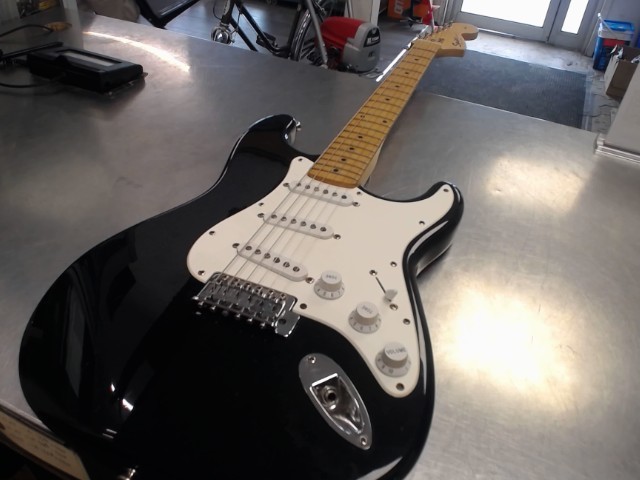 Guitar electric noir et blanche