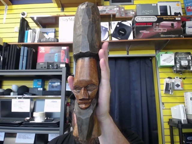 Statuette en bois noble