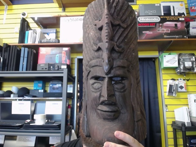 Gros masque en bois lezard