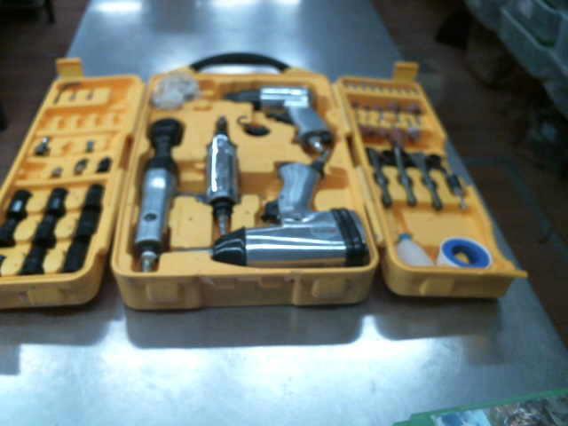 Ensemble outils pneumatiques